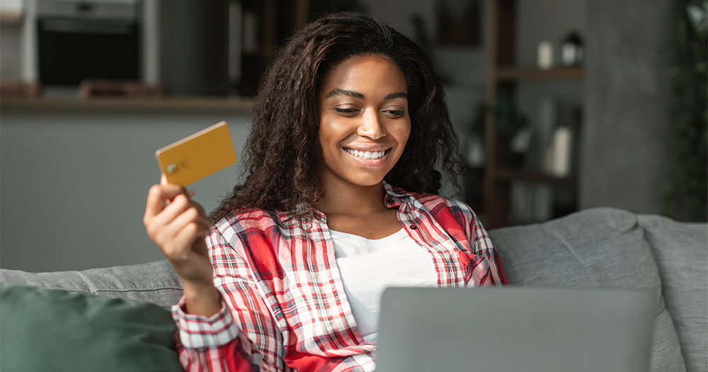 Cashback vs. Low APR Credit Cards: Which Should You Choose? Image